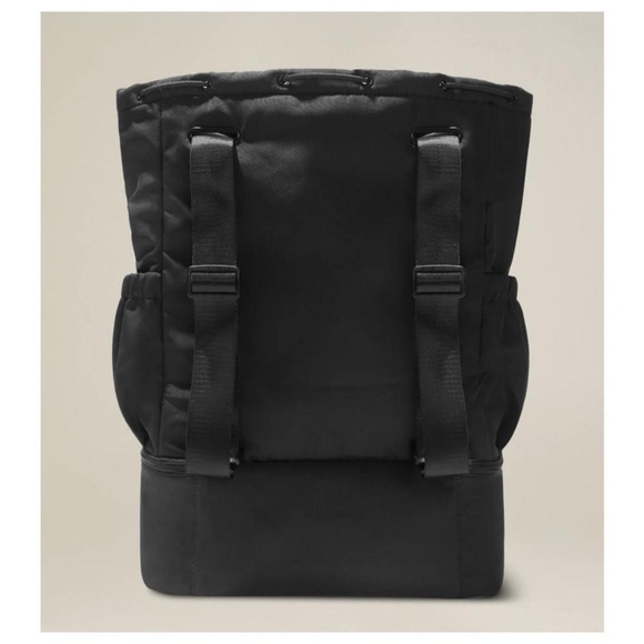 Beyond Yoga Black Convertible Backpack Bag, BEYOND YOGA Convertible Gym Bag main image 10
